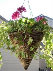 BASKET CONE SHAPE WITH GREENS