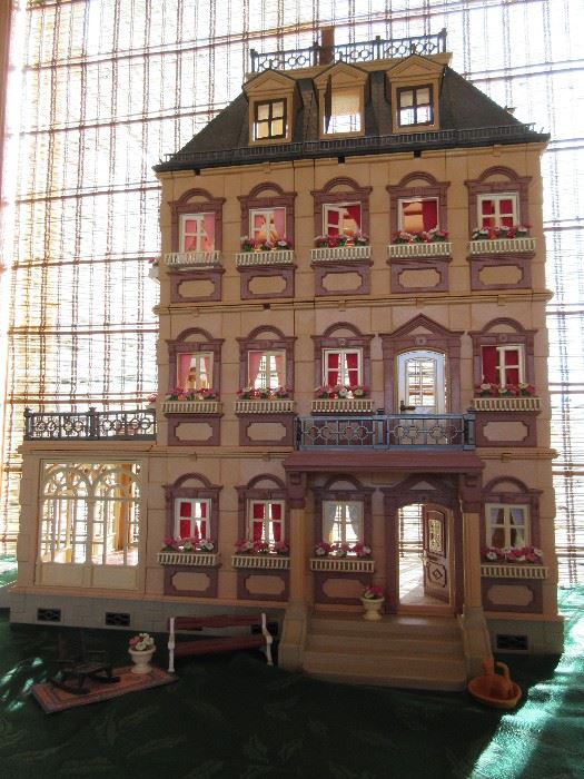 PLAYMOBIL MANSION WITH 4 STORY AND FULLY FURNISHED