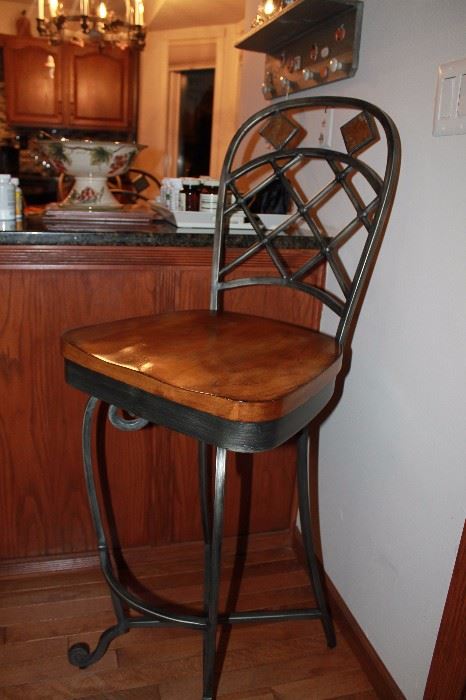 Sturdy and very nice bar stool