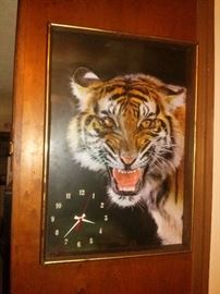 Vintage 3_D Tiger Clock
