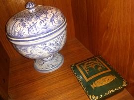 Medium Urn