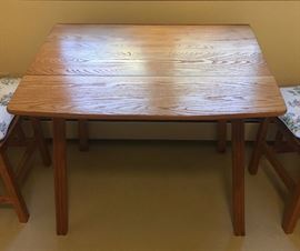 Weiss Small Oak Table 2 Fold Down Leafs