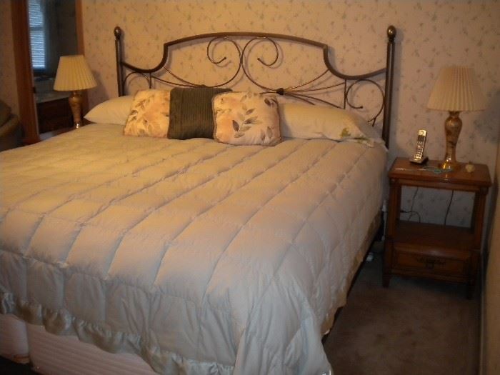 Simmons Beautyrest World Class King mattress and box spring. Barely used in excellent condition! Rway end tables