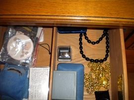  Rway Chest of drawers, dresser and mirror with matching end tables, also in excellent condition!