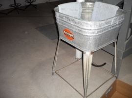 Zinc coated washbasin/stand