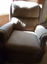 OKIN Reclining lift chair like new