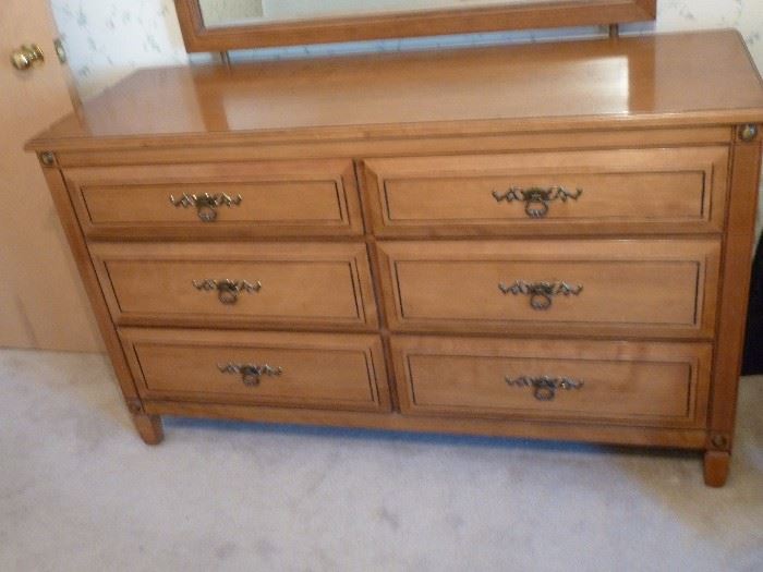 Rway Chest of drawers, dresser and mirror with matching end tables, also in excellent condition!