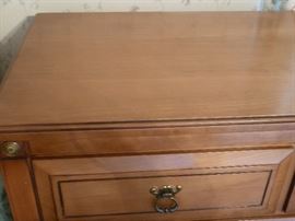 Rway Chest of drawers, dresser and mirror with matching end tables, also in excellent condition!