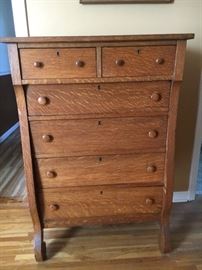 Antique oak chest of drawers.