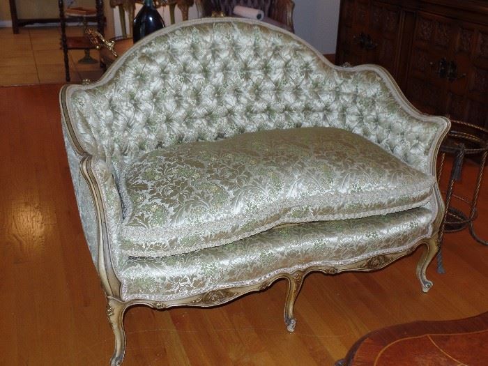 Beautiful French Style Settee-in excellent condition