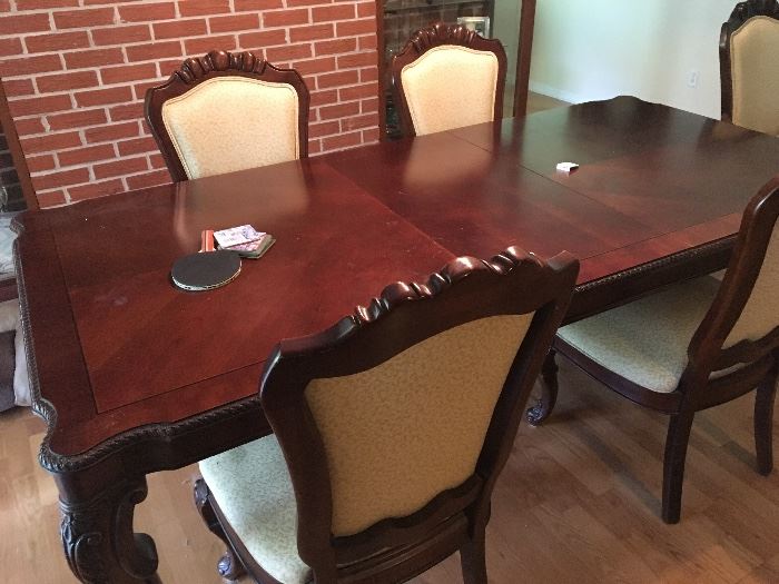 Large solid wood dining table with 2 leafs