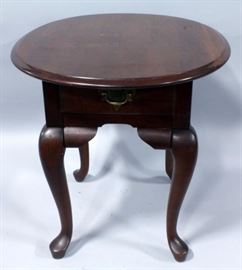 Broyhill Queen Anne Style End Table with Dovetail Constructed Drawer, 22.5"W x 23"H x 27"D