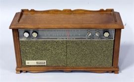 Vintage General Electric Sold State Dual Speaker AM FM Radio, Powers Up