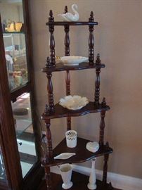 Étagère Shelf full of Lenox