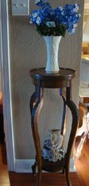 Pedestal table with Lenox and Soapstone