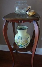 Pedestal table, enamel vase