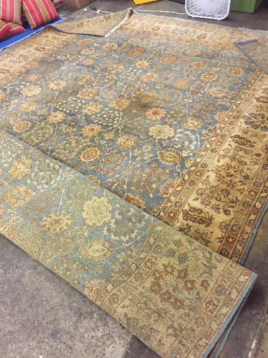 Large Pakistani rug (10 x 14)