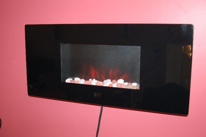 Wall mounted fireplace