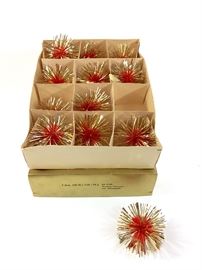  	
Edit 
Lot of 12 beautiful vintage 1920s Made in Germany red and gold tinsel balls Christmas tree ornaments in excellent condition with original box.

Lot of 12 beautiful vintage 1920s Made in Germany red and gold tinsel balls Christmas tree ornaments in excellent condition with original box.
