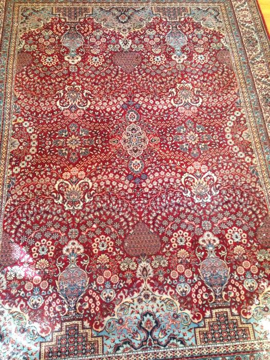 Many nice rugs and carpets of several sizes