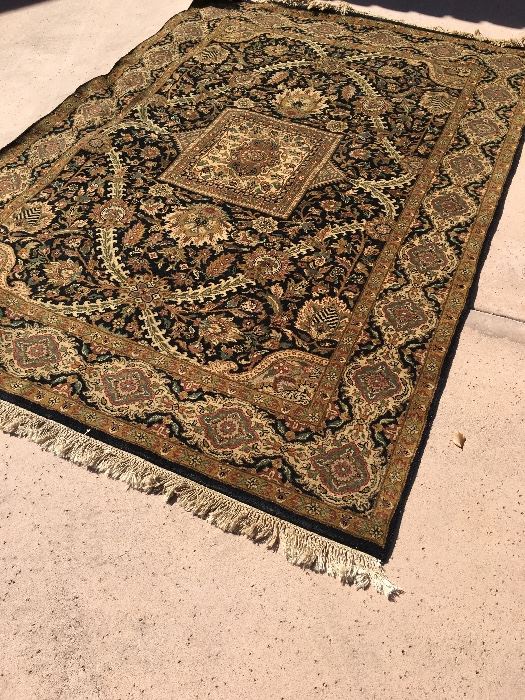 Persian area rug. 9ft x 6ft