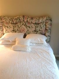 Queen size tufted bed