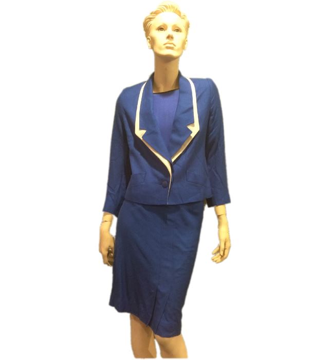 Size: 8

Louis Féraud blue and white skirt suit.