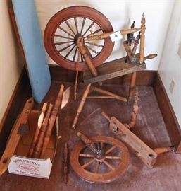 Vintage spinning wheel, looks to be complete.