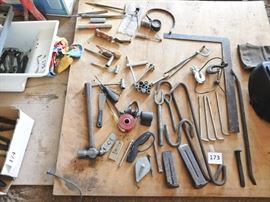 large lot of vintage tools.  lot 173