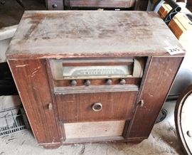 vintage Westinghouse AM/FM turntable radio