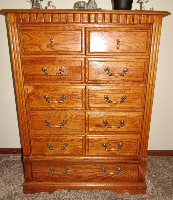 Chest of Drawers (part of the bedroom set)