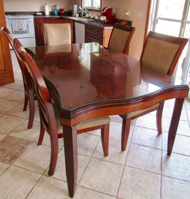 Dinning Room Table w/2 leaves & 6 Chairs