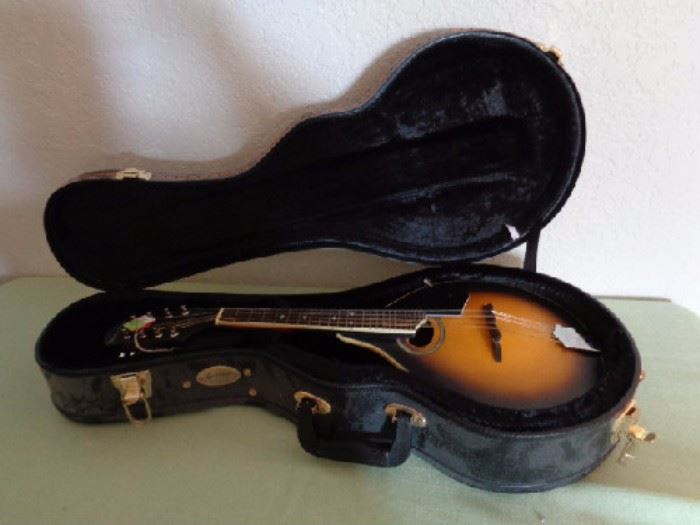 Trinity Mandolin and kona case

-NEW -Trinity River, AM3AS Settler mandolin -Traditional A style -Oval sound hole -Solid spruce top -Rosewood fretboard & bridge -Kona hard sided mandolin case (Like new)