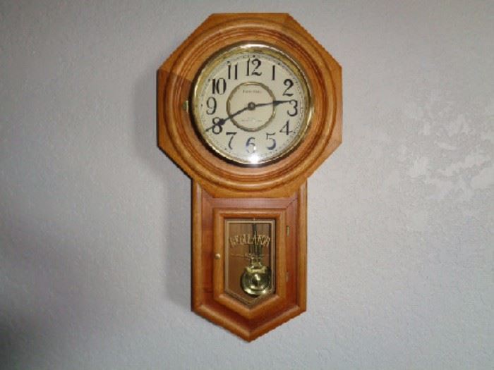 Classic Manor Regulator wall clock
-Classic Manor -Quartz -West Minster chime -Light wooden color with golden accents: 13"W x 5"D x 23"H