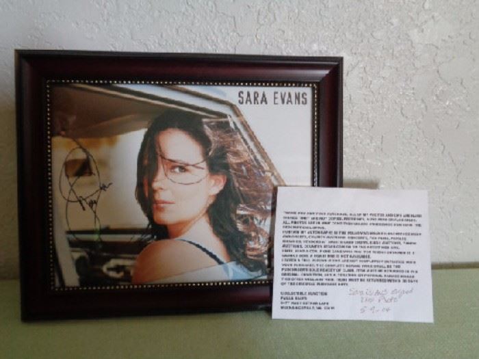 Sara Evans signed and framed photo

Mint condition signed photo. Nice wooden picture frame.

Date of purchase: 5/9/04