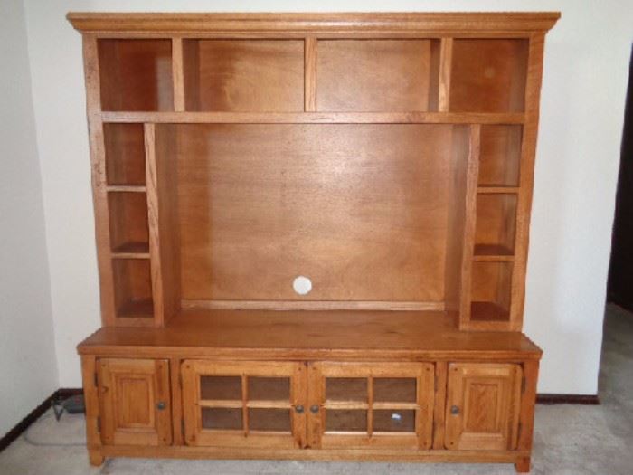 Beautiful Rustic Style Console Hutch
-2 Long shelves behind doors -2 Small cabinets with CD holders built in -10 Storage cubbies (needs cleaning) : 64"W x 17"D x 64"H
