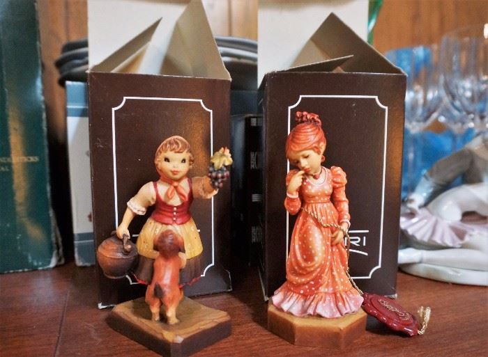 More Anri carved figurines