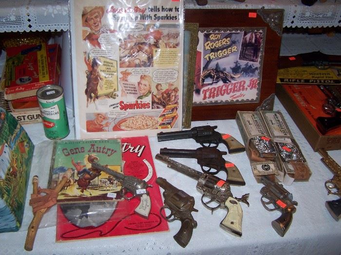 Gene Autry, Hopalong Cassidy, Kit Carson, Wyatt Earp, Roy Rogers, Colt 45 cap guns, Mattel buckle gun belts