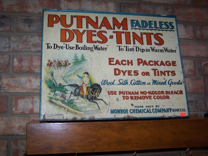 Putnam dye display including dye packets
