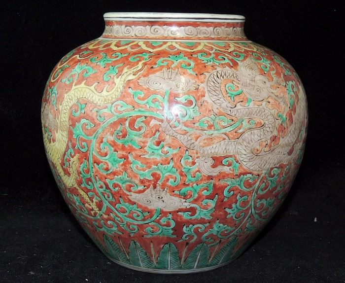 Lot 173 Chinese Porcelain Dragon-decorated Vase