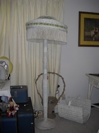 WICKER FLOOR LAMP