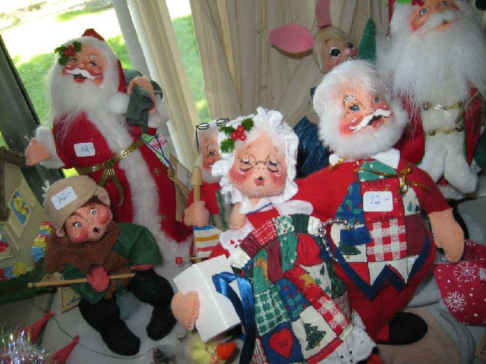 COLLECTOR CHRISTMAS DOLLS BY Annie Lee