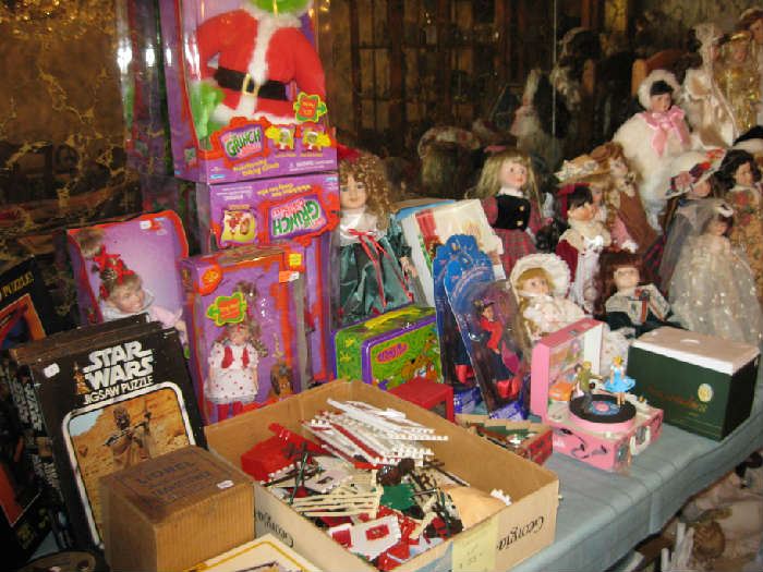 GRINCH ITEMS IN BOXES, STAR WARS, FASHION AND GLAMOR DOLLS