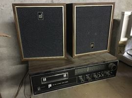 8 track am/fm console and speakers