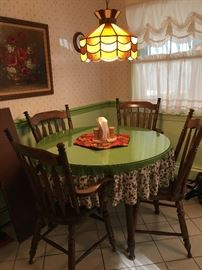Kitchen table with 2 leafs