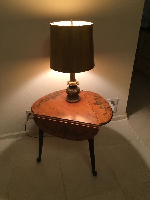 Drop leaf Ethan Allen maple side table with bronze table lamp -Table SOLD