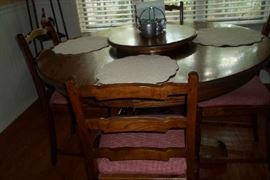 kitchen table, vintage w/4 vintage chairs
