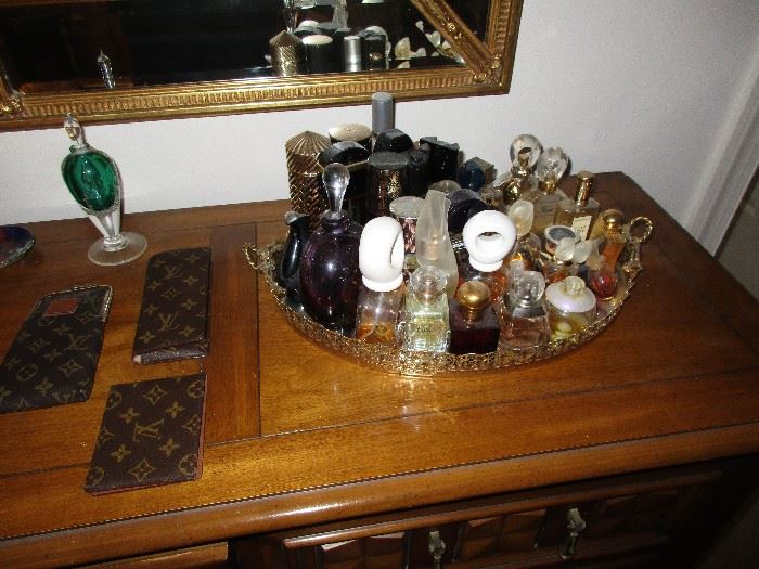 Many containers of perfume