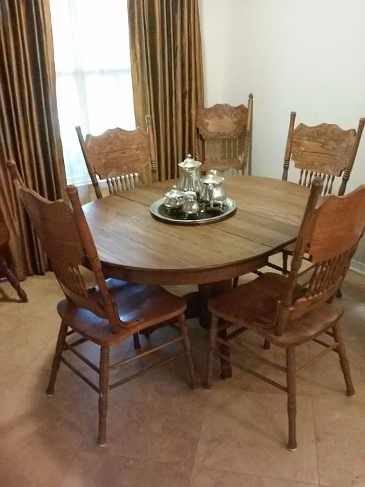 Kitchen Oak Round Table and Chairs
