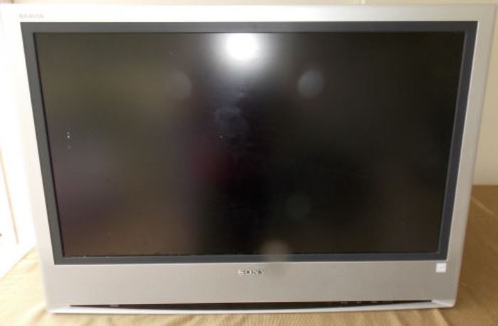 HCE022 One 32" Sony Bravia LCD Color TV
